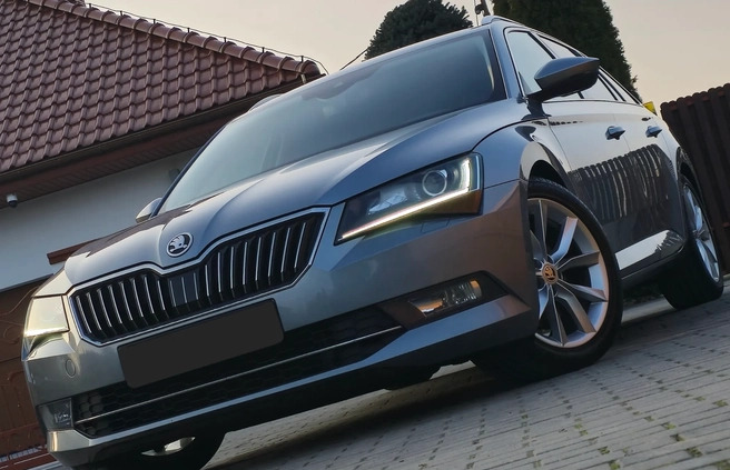 Skoda Superb cena 72500 przebieg: 190000, rok produkcji 2018 z Płock małe 407